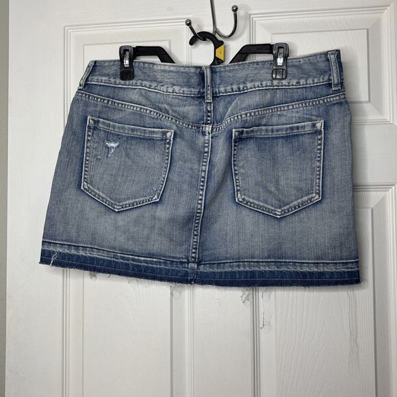 Old Navy Y2K Distressed Denim Mini Skirt Raw Hem Size 12 Blue Wash Button Front - Picture 7 of 9